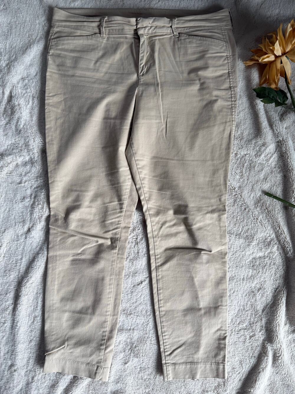 Old Navy Pixie Fit Khaki Pants Size 12